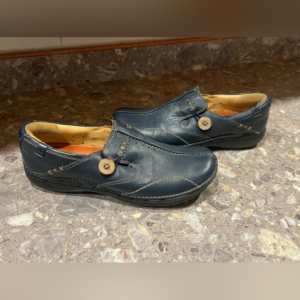 Clarks Structured Women’s Size 7 Navy Leather Comfort Slip-On Shoes Narrow fit
